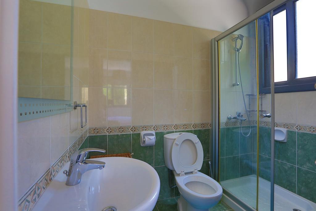 Villa Infinite Blu Пафос Екстериор снимка